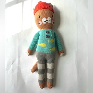 Maximus the cat cuddle + kind toy